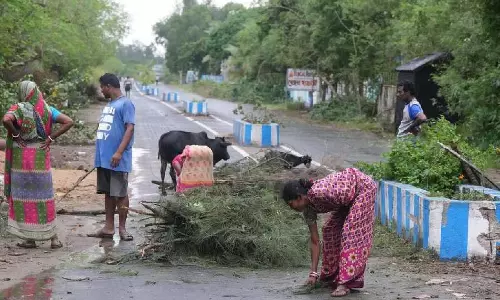 चक्रवात दाना के कारण कोलकाता में बड़े पैमाने पर जलभराव, KMC हाई अलर्ट पर