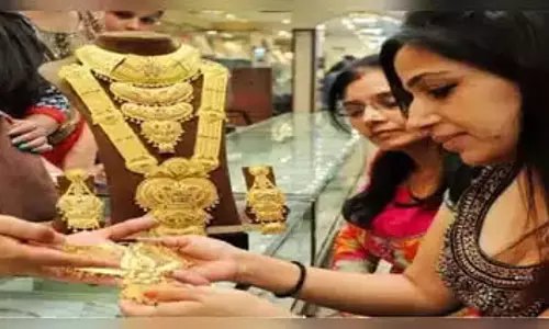 Dhanteras से पहले सोना बिकवाली मोड में आ गया
