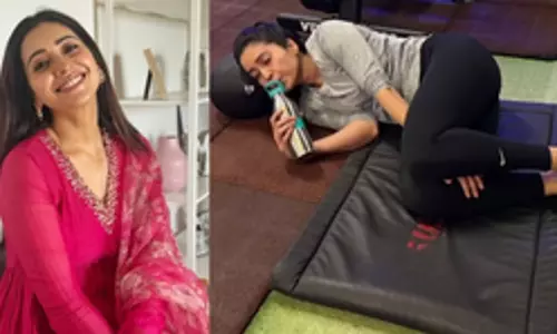 जिम में बच्चे की तरह सोती रही Asha Negi जिम में बच्चे की तरह सोती रही Asha Negi