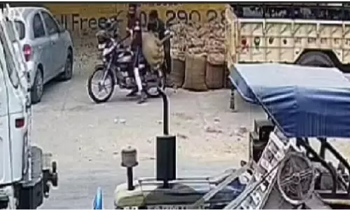 Haryana : सिरसा अनाज मंडी में चोरी से आढ़ती परेशान Haryana : सिरसा अनाज मंडी में चोरी से आढ़ती परेशान