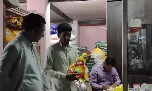 Haryana : डबवाली के किसानों ने कीटनाशक और बीज की बिक्री में धोखाधड़ी का आरोप Haryana : डबवाली के किसानों ने कीटनाशक और बीज की बिक्री में धोखाधड़ी का आरोप