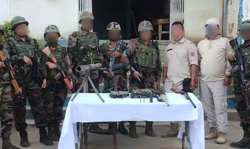 Manipur में सुरक्षा बलों ने और हथियार बरामद किए Manipur में सुरक्षा बलों ने और हथियार बरामद किए