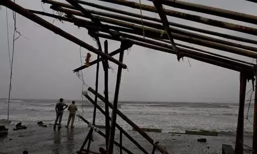 चक्रवात दाना कमजोर होकर गहरे दबाव में तब्दील होने की उम्मीद: IMD चक्रवात दाना कमजोर होकर गहरे दबाव में तब्दील होने की उम्मीद: IMD
