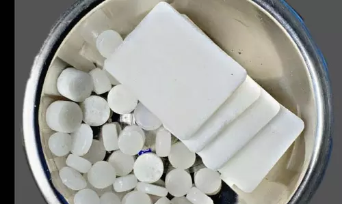 पूजा के लिए कपूर खरीदते समय ऐसे करें असली या नकली कपूर की पहचान
