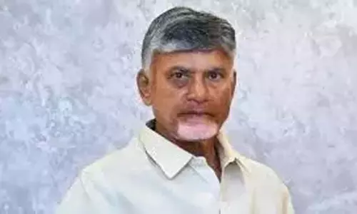Naidu ने राजमार्ग परियोजनाओं में तेजी लाने के लिए 9 सदस्यीय टीम बनाई Naidu ने राजमार्ग परियोजनाओं में तेजी लाने के लिए 9 सदस्यीय टीम बनाई