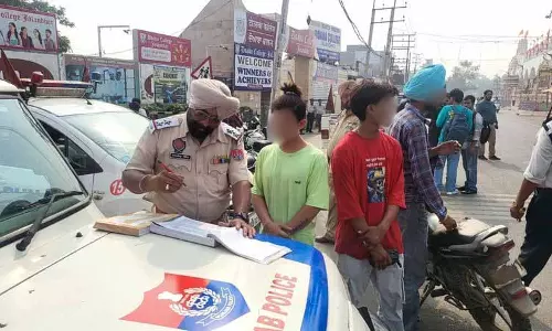 Police ने छेड़खानी के खिलाफ अभियान चलाया, 284 चालान काटे