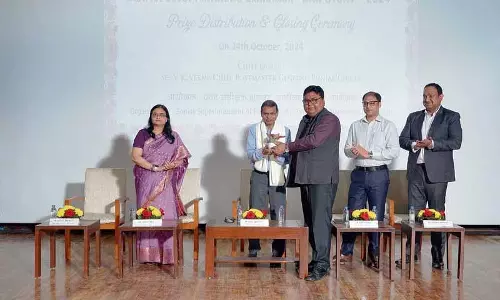 Dak Utsav में डाक टिकट संग्रहकर्ताओं ने दुर्लभ डाक टिकटों का प्रदर्शन किया