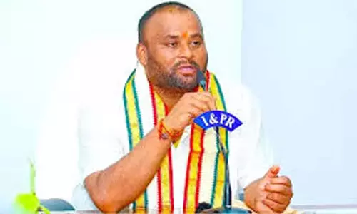 Minister ने निजी ट्रैवल बस मालिकों से आंध्र में सड़क दुर्घटनाओं पर अंकुश लगाने का आग्रह किया