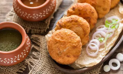 क्या आपने खाया है कभी प्याज़ की कचौरी