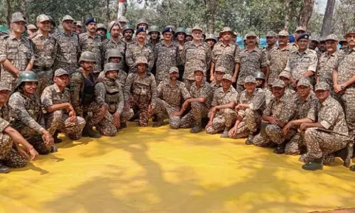 अबूझमाड़ में भारतीय सीमा पुलिस बल प्रमुख राहुल रसगोत्रा का दौरा अबूझमाड़ में भारतीय सीमा पुलिस बल प्रमुख राहुल रसगोत्रा का दौरा
