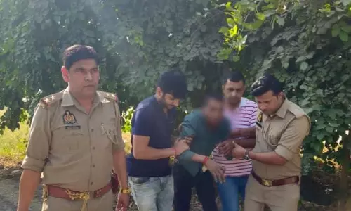 दिनदहाड़े मुठभेड़, पुलिस ने शातिर फोन स्नेचर को दबोचा, VIDEO दिनदहाड़े मुठभेड़, पुलिस ने शातिर फोन स्नेचर को दबोचा, VIDEO