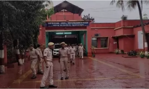 Jharpada जेल के कैदियों ने हाई सिक्योरिटी सेल में जेलर और वार्डर पर हमला किया