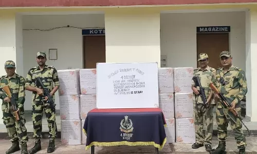 Meghalaya बीएसएफ ने बांग्लादेश सीमा पर 12 लाख रुपये मूल्य के अवैध सौंदर्य प्रसाधन जब्त