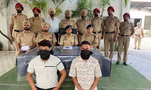 Ludhiana: भारी मात्रा में प्रतिबंधित दवाओं के साथ दो गिरफ्तार Ludhiana: भारी मात्रा में प्रतिबंधित दवाओं के साथ दो गिरफ्तार