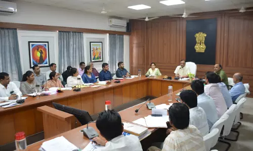 Sikar: जिला कलेक्टर ने ली राजस्व अधिकारियों की बैठक