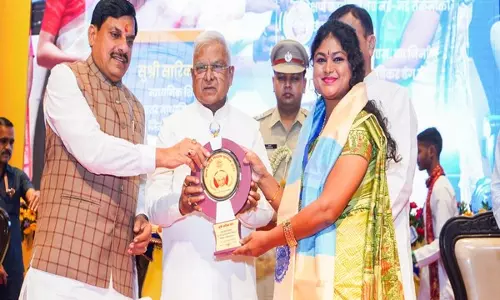 CM Mohan ने शिक्षकों को किया सम्मानित, यूनिफॉर्म योजना के तहत 54 लाख छात्रों को 324 करोड़ रुपये ट्रांसफर CM Mohan ने शिक्षकों को किया सम्मानित, यूनिफॉर्म योजना के तहत 54 लाख छात्रों को 324 करोड़ रुपये ट्रांसफर