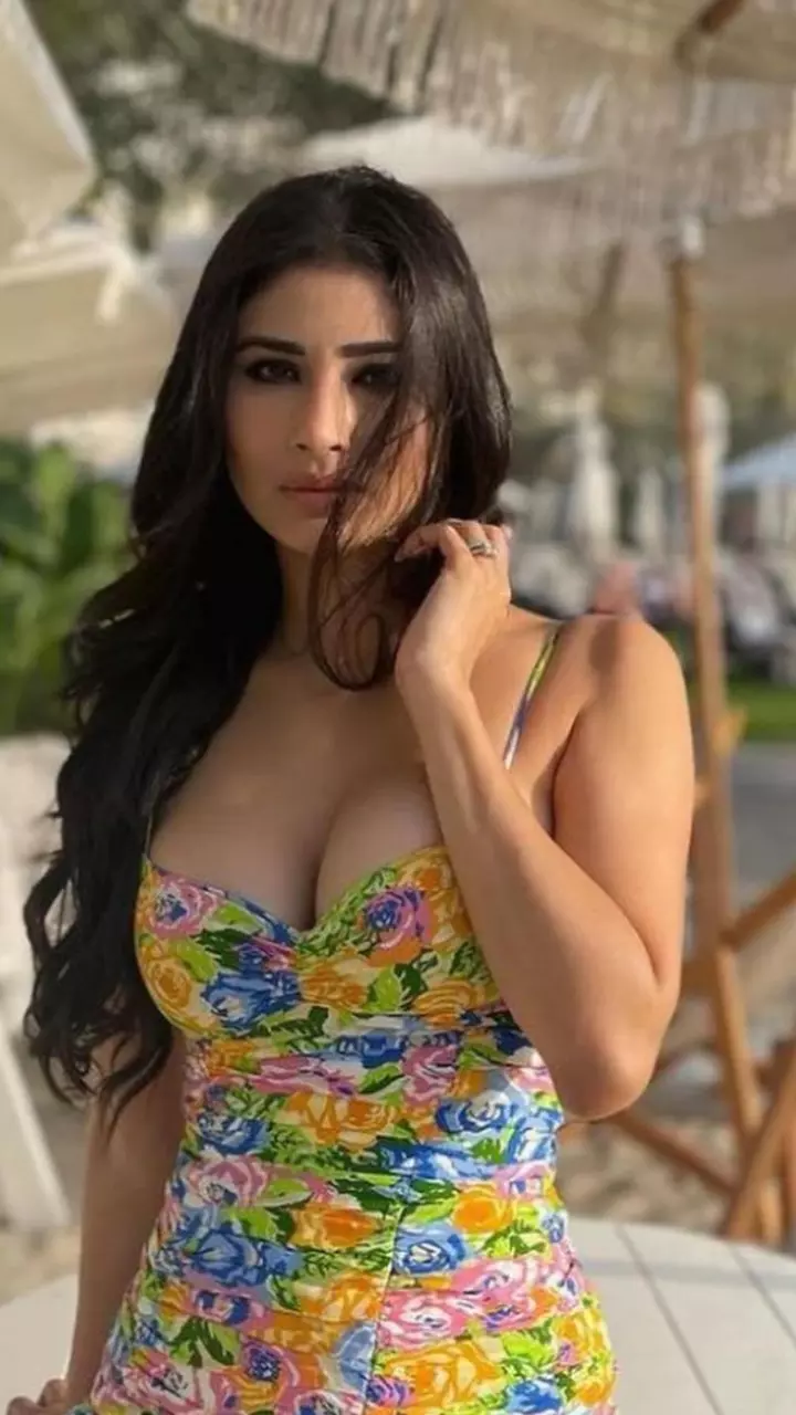 मौनी रॉय की हॉट तस्वीर
