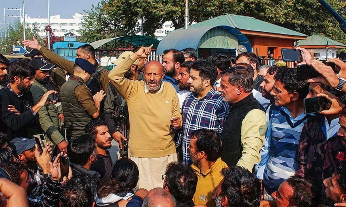 J&K: ‘दरबार स्थानांतरण’ बहाल करें या श्रीनगर को स्थायी राजधानी घोषित करें