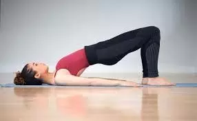 Yoga Tips: उम्र बढ़ने के साथ बढ़ती है बदन दर्द की समस्या, इससे बचाव के लिए इन योगासनों को बनाएं आदत