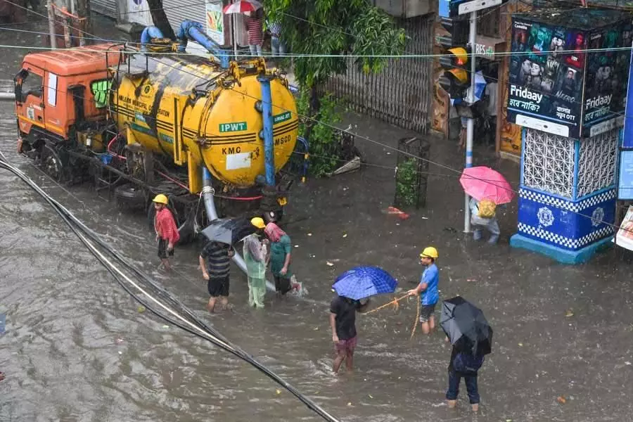 Bengal में चक्रवात दाना के कारण दो और लोगों की मौत, मृतकों की संख्या बढ़कर 4 हुई