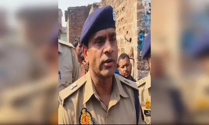 वृद्ध की गला रेतकर हत्या, परिजनों का हंगामा, भारी संख्या में पुलिसकर्मियों की तैनाती