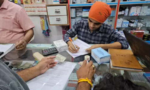दिल्ली : जन औषधि केंद्र से लोगों को मिल रहा फायदा, संख्या बढ़ाने की मांग दिल्ली : जन औषधि केंद्र से लोगों को मिल रहा फायदा, संख्या बढ़ाने की मांग