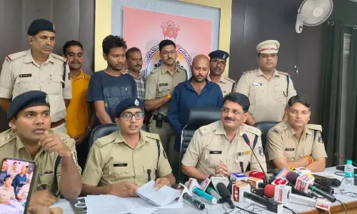 31 लाख की नशीली दवाइयां जब्त, कार के साथ सप्लायर गिरफ्तार 31 लाख की नशीली दवाइयां जब्त, कार के साथ सप्लायर गिरफ्तार