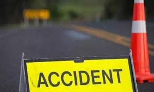 UP Accident: तेज रफ्तार ट्रक ने बाइक सवार भाई-बहन को मारी टक्कर