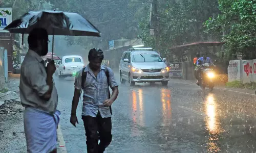 Tamil: कन्याकुमारी में भारी बारिश, जिले में 5.2 सेमी वर्षा दर्ज Tamil: कन्याकुमारी में भारी बारिश, जिले में 5.2 सेमी वर्षा दर्ज