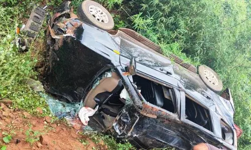 एसयूवी पलटने से 2 की मौत, एक अन्य की हालत गंभीर