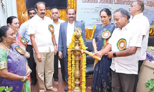 Andhra: एसवीयू लाइब्रेरी साइंस विभाग ने स्वर्ण जयंती मनाई Andhra: एसवीयू लाइब्रेरी साइंस विभाग ने स्वर्ण जयंती मनाई