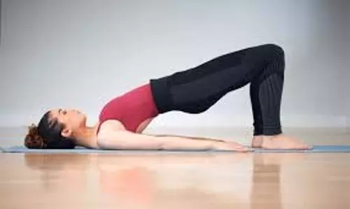 Yoga Tips: उम्र बढ़ने के साथ बढ़ती है बदन दर्द की समस्या, इससे बचाव के लिए इन योगासनों को बनाएं आदत