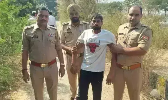 Meerut: पुलिस मुठभेड़ में शातिर लुटेरा गिरफ्तार Meerut: पुलिस मुठभेड़ में शातिर लुटेरा गिरफ्तार