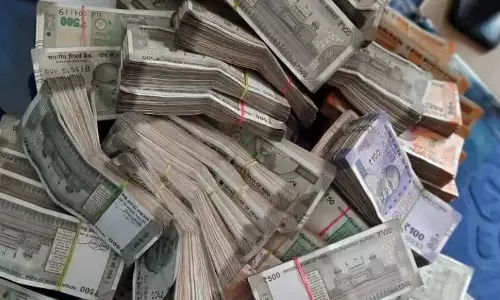 Assam : उपचुनाव से पहले बोंगाईगांव में फ्लाइंग स्क्वॉड ने 4.53 लाख रुपये जब्त