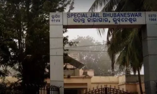 कैदियों ने जेलर और दो वार्डरों पर हमला किया