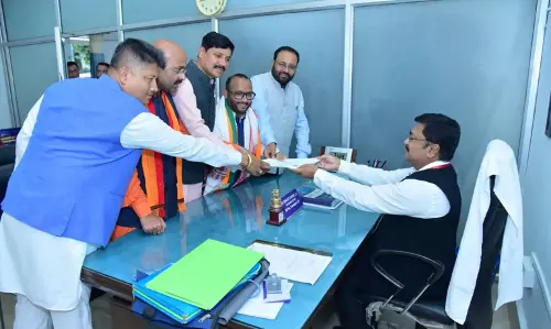 Assam :  भाजपा उम्मीदवार दिप्लू रंजन सरमा ने सामगुरी एलएसी से नामांकन दाखिल किया