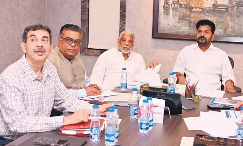 खेल नीति को तेजी से आगे बढ़ाएं: CM Revanth Reddy ने अधिकारियों से कहा खेल नीति को तेजी से आगे बढ़ाएं: CM Revanth Reddy ने अधिकारियों से कहा