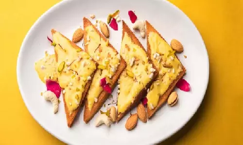 Rabri Malai Toast: यह डिश आपकी मीठा खाने की इच्छा को आसानी से पूरा कर देगी Rabri Malai Toast: यह डिश आपकी मीठा खाने की इच्छा को आसानी से पूरा कर देगी