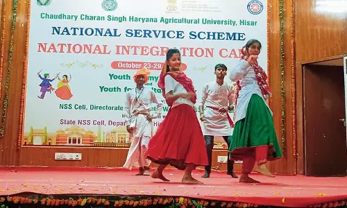 हिसार में NSS एकीकरण शिविर में विद्यार्थियों ने सांस्कृतिक कार्यक्रम प्रस्तुत किए हिसार में NSS एकीकरण शिविर में विद्यार्थियों ने सांस्कृतिक कार्यक्रम प्रस्तुत किए