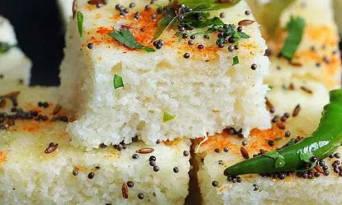 Rava ढोकला बनने की  रेसिपी