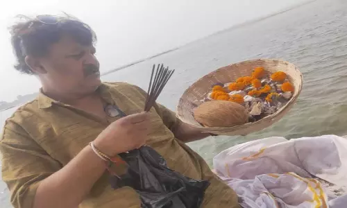 बेसहारा पड़ोसी को मोहल्ले वासियों ने दिया कंधा, रीती रिवाज से किया अंतिम संस्कार बेसहारा पड़ोसी को मोहल्ले वासियों ने दिया कंधा, रीती रिवाज से किया अंतिम संस्कार
