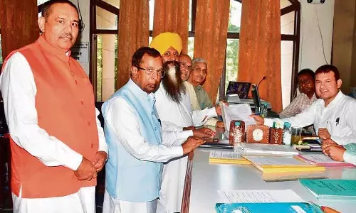 कांग्रेस, BJP प्रत्याशियों ने चब्बेवाल से नामांकन पत्र दाखिल किया