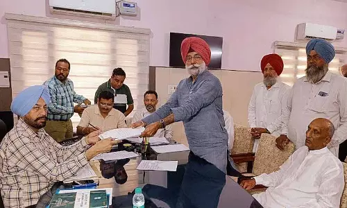 Gidderbaha में भारतीय, शिअद के 3 दलबदलुओं के बीच बराड़ ने नामांकन पत्र दाखिल किया