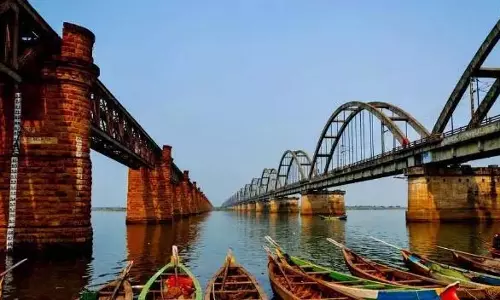Kakinada-Rajamahendravaram नहर मार्ग पर सड़क निर्माण कार्य शुरू