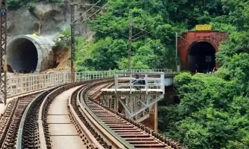 DRM ने विजयनगरम-रायगड़ा रेल लाइन पर सुरक्षा ऑडिट किया DRM ने विजयनगरम-रायगड़ा रेल लाइन पर सुरक्षा ऑडिट किया
