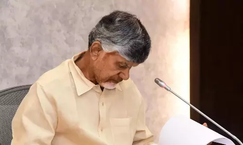 Naidu ने स्ट्रीट लाइट प्रबंधन के लिए 150 करोड़ रुपये मंजूर किए Naidu ने स्ट्रीट लाइट प्रबंधन के लिए 150 करोड़ रुपये मंजूर किए