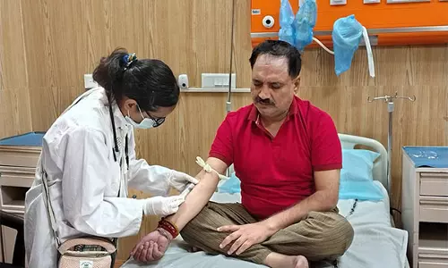 Virendra Sachdeva को आप सरकार के विरोध में यमुना में डुबकी लगाने के बाद अस्पताल में भर्ती कराया गया