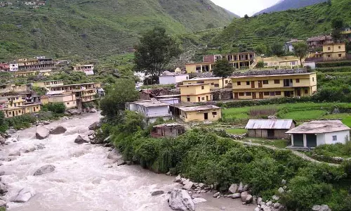 Himachal: केंद्रीय टीम ने प्राकृतिक जल स्रोतों पर डेटा एकत्र किया