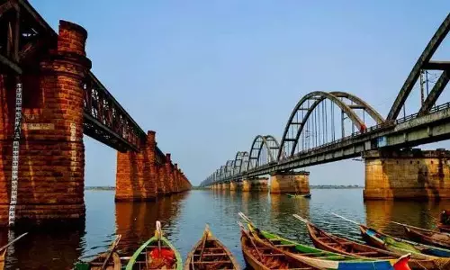 Kakinada-Rajamahendravaram नहर मार्ग पर सड़क निर्माण कार्य शुरू Kakinada-Rajamahendravaram नहर मार्ग पर सड़क निर्माण कार्य शुरू