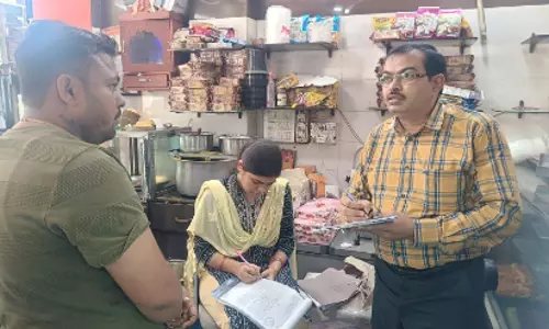 Meerut: जीएसटी टीम ने होटल क्रोम पर छापेमारी की Meerut: जीएसटी टीम ने होटल क्रोम पर छापेमारी की